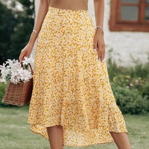 Chic Floral High-Low Skirt in Yellow